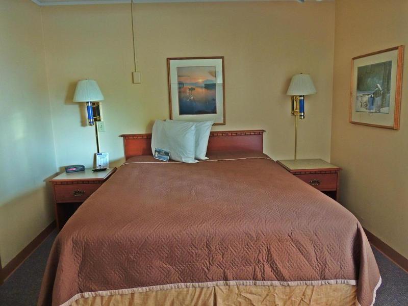 ทราเวลลอดจ์ คาลิสเปล Hotel ภายนอก รูปภาพ